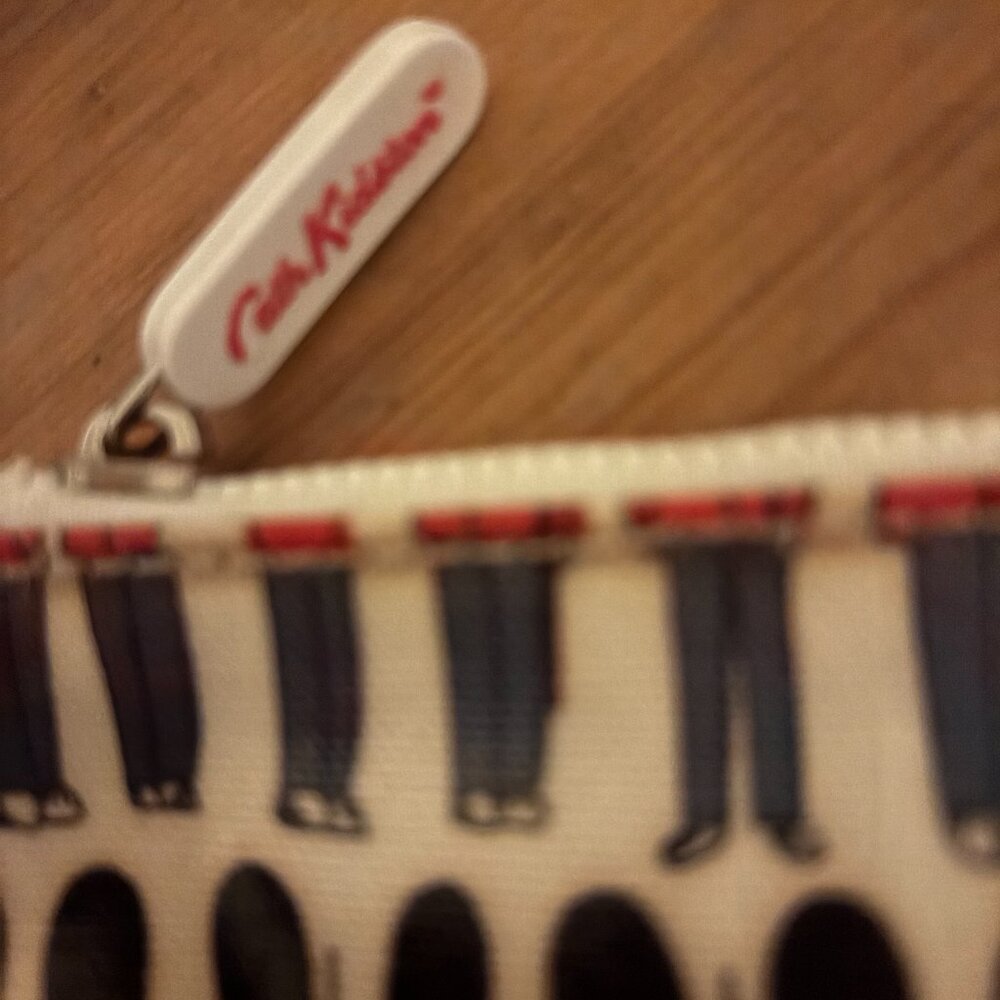 Cath Kidston Vintage London Guards Pouch - Picture 3 of 7